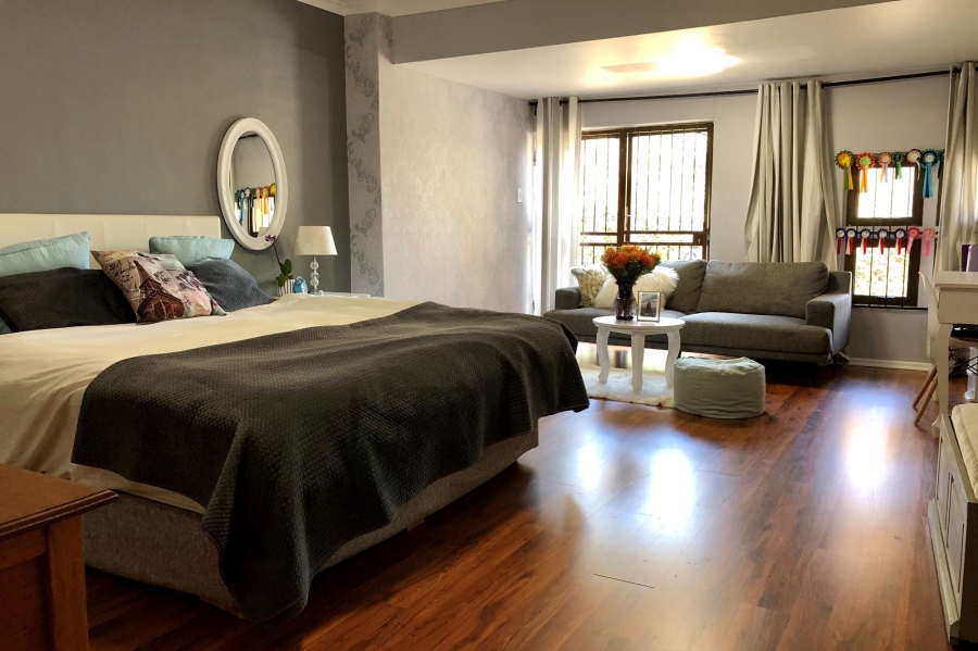 7 Bedroom Property for Sale in Plattekloof Western Cape